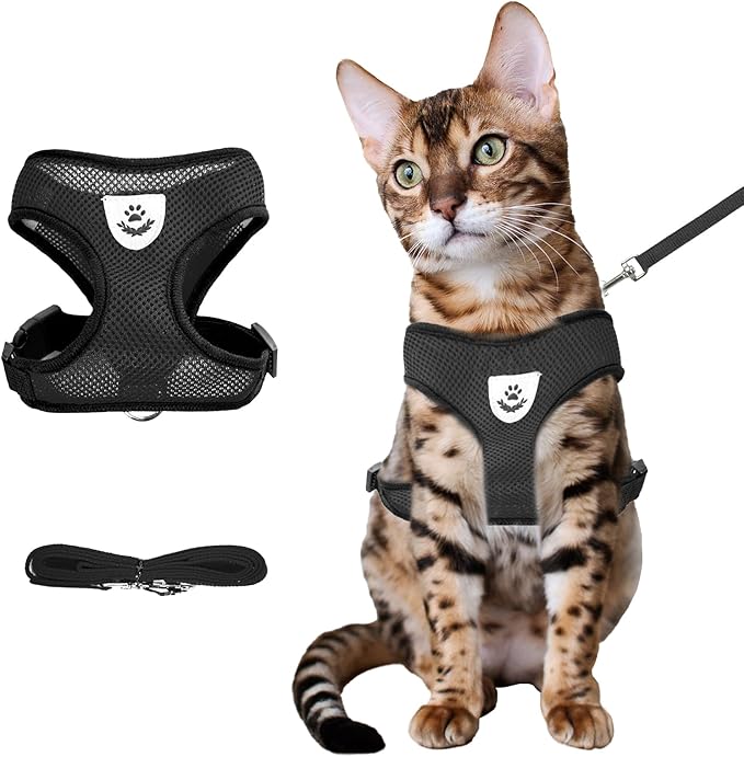 shudyear Summer cat Chest Harness and Leash, Anti-Escape Adjustable Soft mesh cat Leash and Chest Harness Set for All Types of Cats cat Vests (Size L,Black)