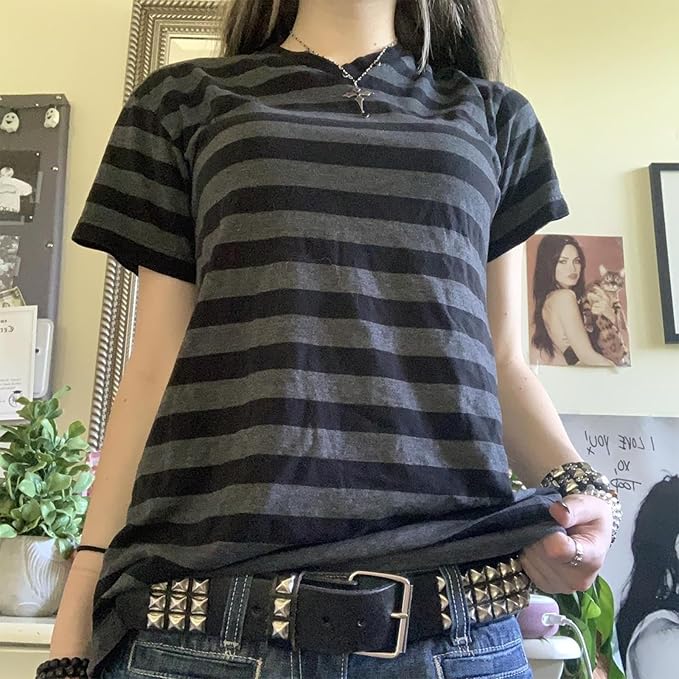 Gothic Tees for Women Y2K Grunge Graphic Short Sleeve Crew Neck T-Shirts 90s Vintage Aesthetic Emo Clothes