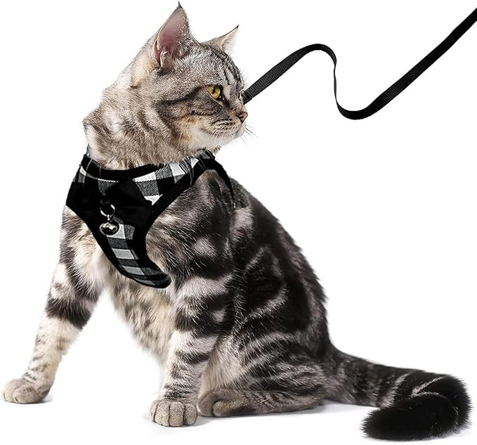 Cat Leashes and Harnesses for Walking,Breathable Soft Kittens Vest for Cats Dogs, Kitten Harness Escape Proof with Bell and Bow-Knot Decoration Christmas (Black-White, L)