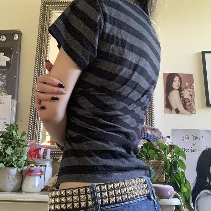 Gothic Tees for Women Y2K Grunge Graphic Short Sleeve Crew Neck T-Shirts 90s Vintage Aesthetic Emo Clothes