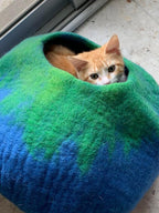Woolygon Premium Felt Cat Cave Bed – Wool Kitty Beds Handcrafted Kitten Caves Bed for Indoor Cats - Made from 100% Eco-Friendly Merino Wool, Foldable Cat Hidewawy Covered Cat Houses (Emerald Indigo)